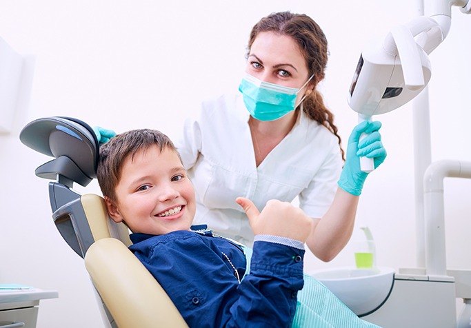 kid doing thumbs up in exam chair