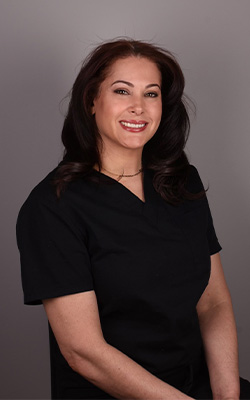 Dental assistant Dina